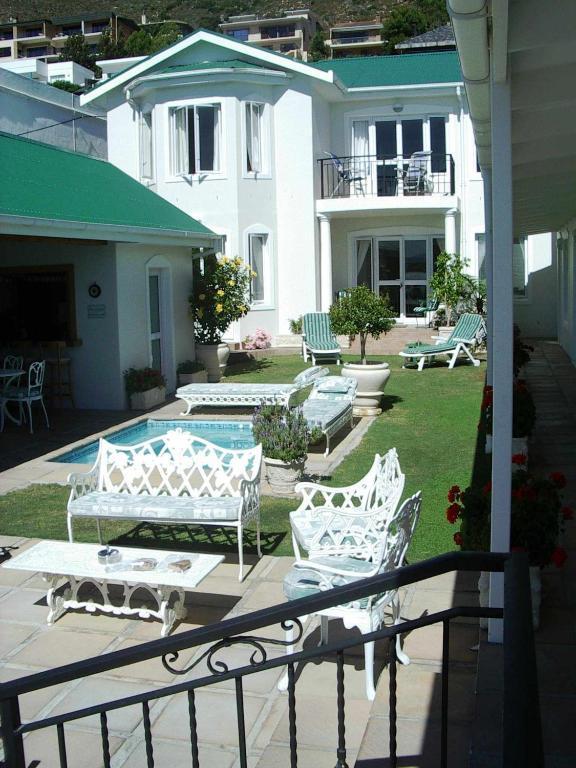 Gordon'S Beach Lodge Gordons Bay Exterior photo