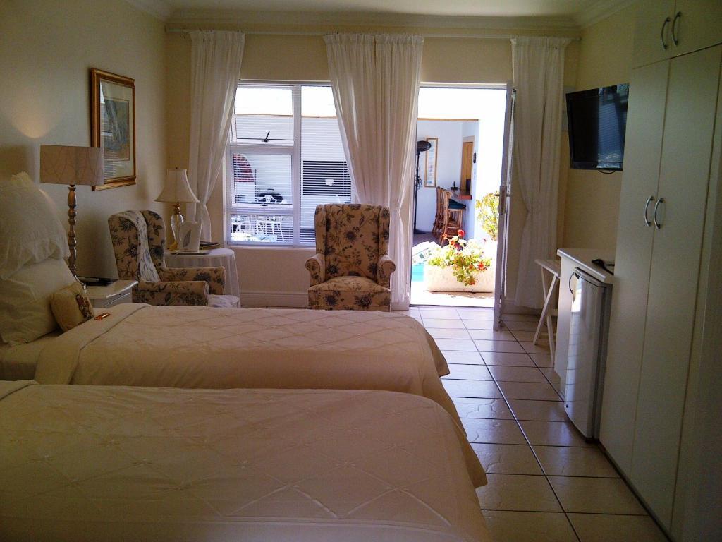 Gordon'S Beach Lodge Gordons Bay Exterior photo