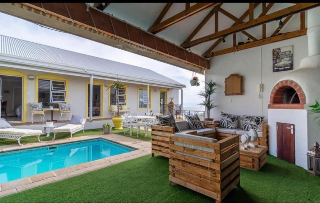 Gordon'S Beach Lodge Gordons Bay Exterior photo