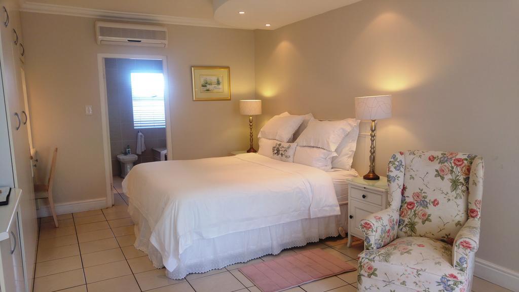 Gordon'S Beach Lodge Gordons Bay Exterior photo