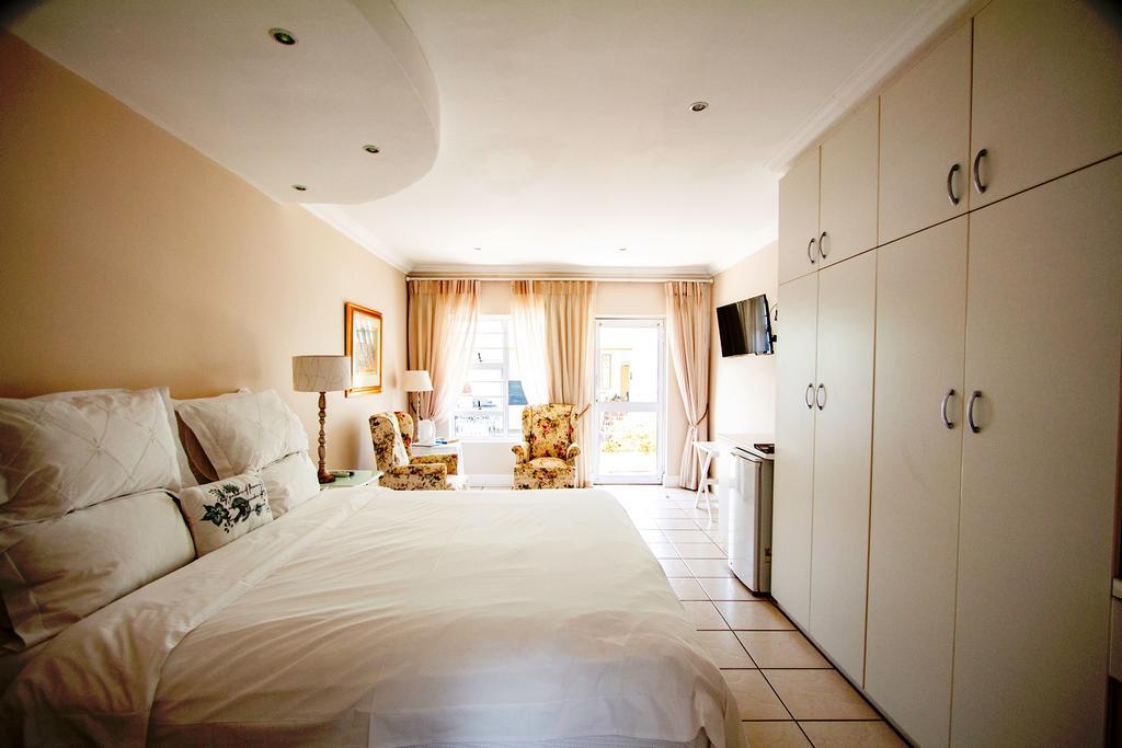 Gordon'S Beach Lodge Gordons Bay Exterior photo