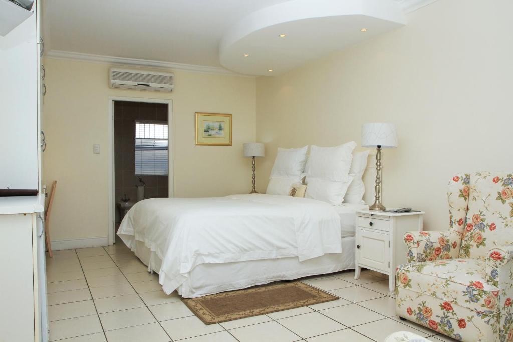 Gordon'S Beach Lodge Gordons Bay Exterior photo
