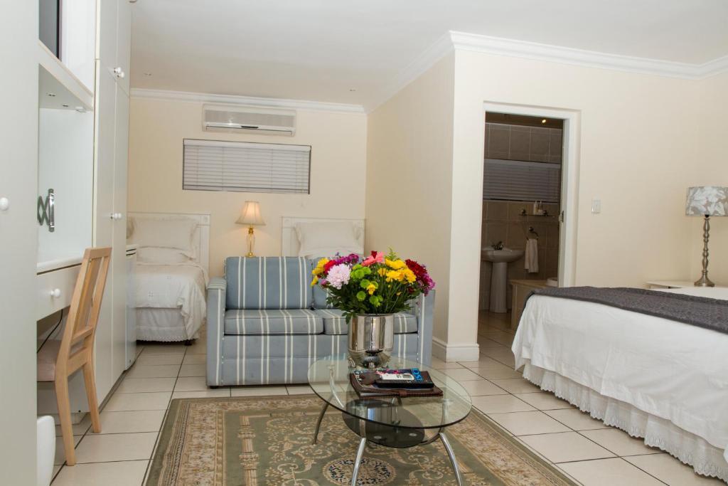 Gordon'S Beach Lodge Gordons Bay Exterior photo