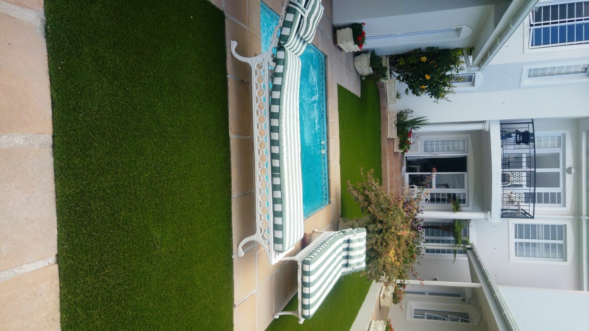 Gordon'S Beach Lodge Gordons Bay Exterior photo